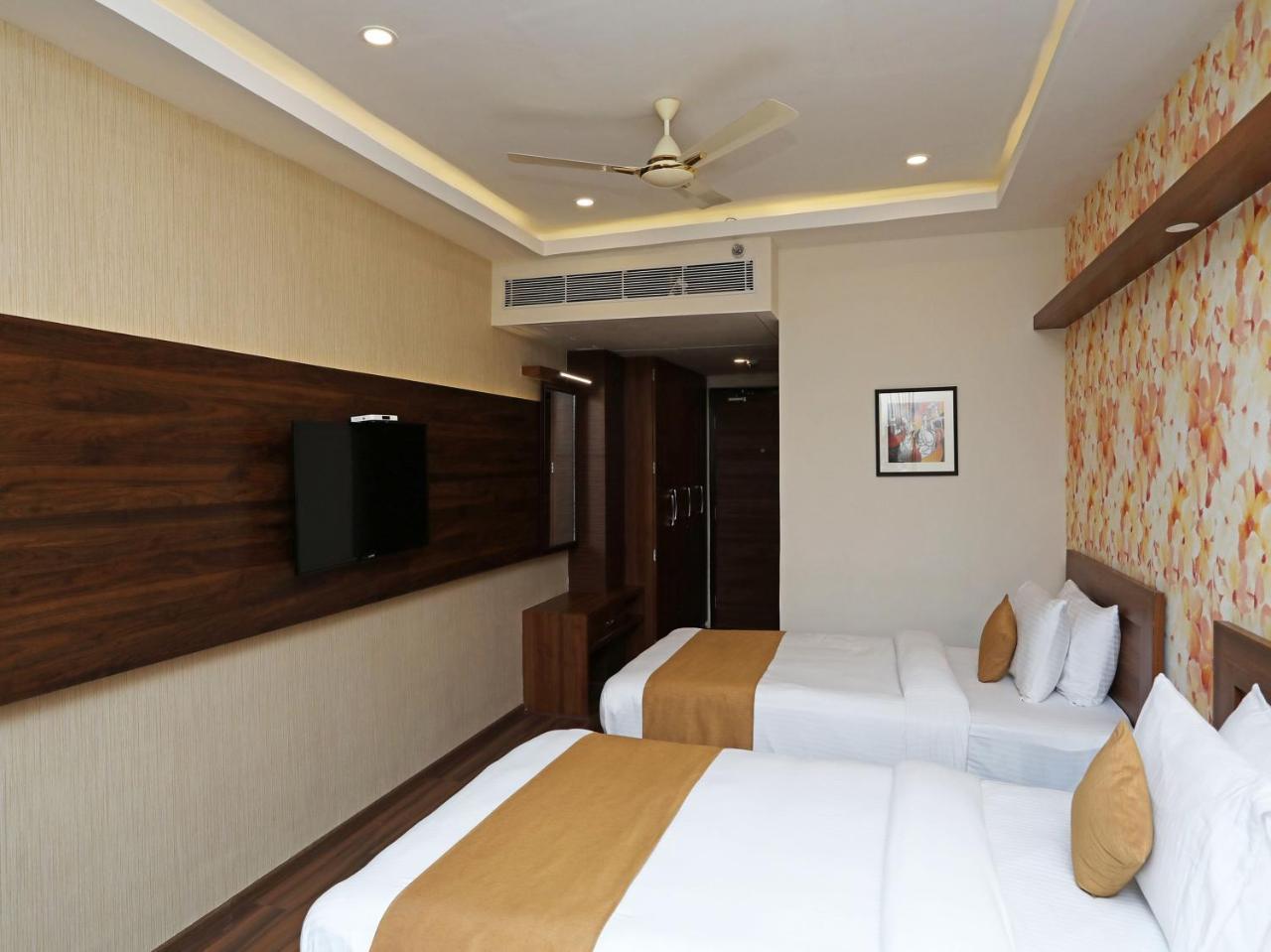 Oyo 16835 Stayotel Kolkata Airport Bagian luar foto