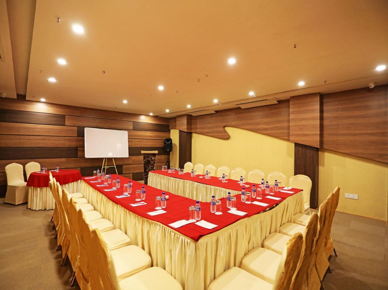 Oyo 16835 Stayotel Kolkata Airport Bagian luar foto
