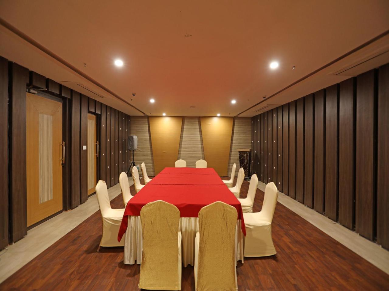 Oyo 16835 Stayotel Kolkata Airport Bagian luar foto